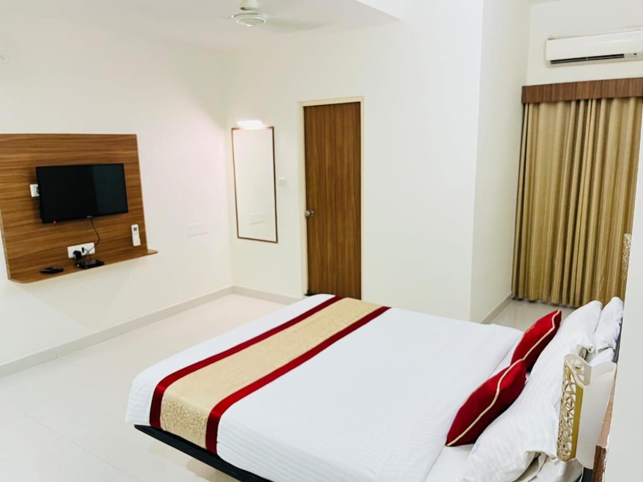 Hotel Grand Bee Бангалор Екстериор снимка